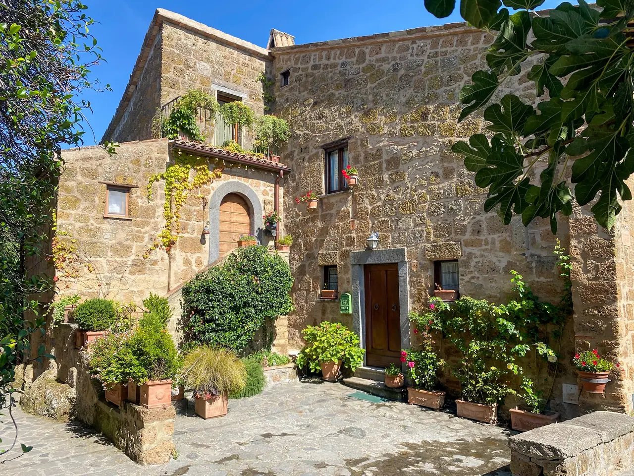 Kamenný dům v uličce Civity di Bagnoregio