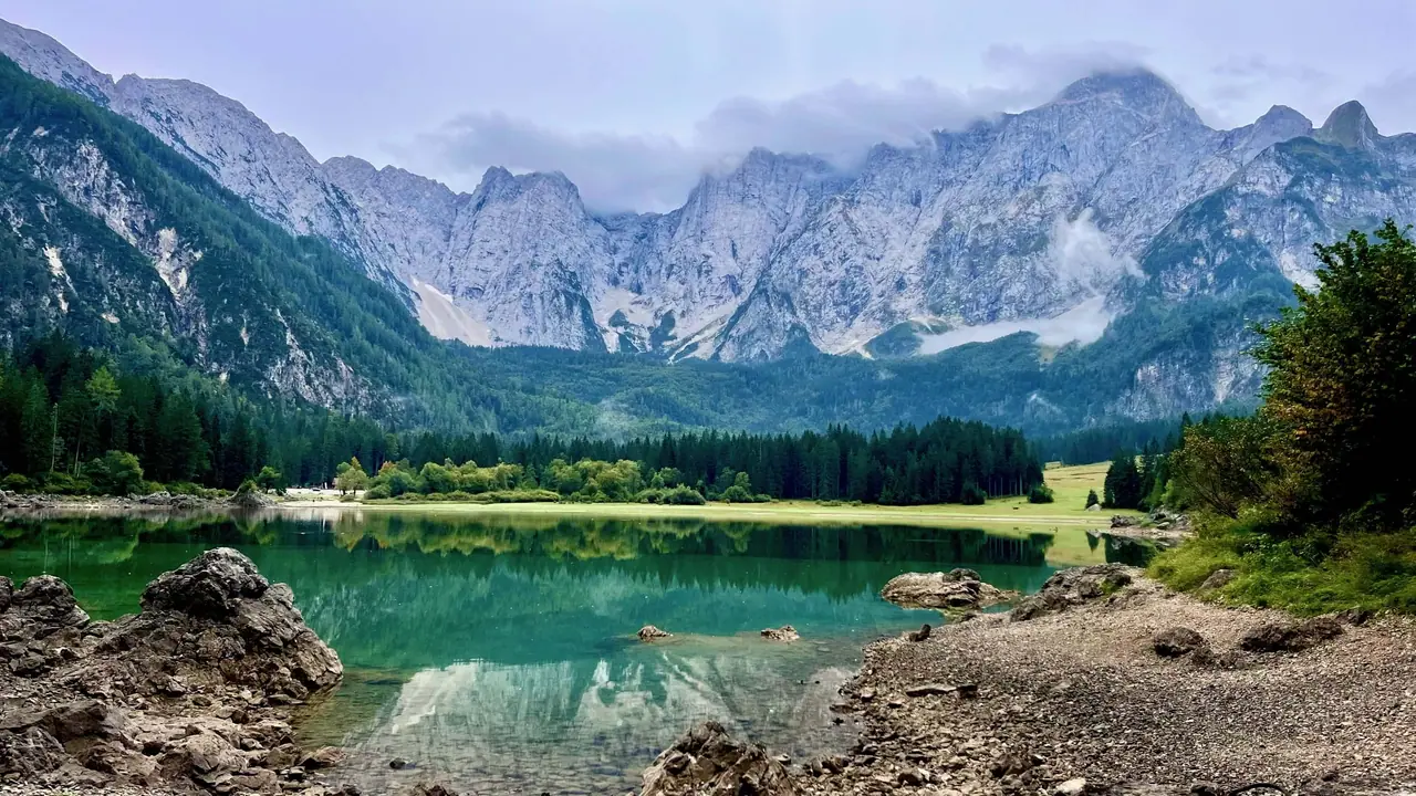 Lago di Fusine Superiore pod horou Mangart