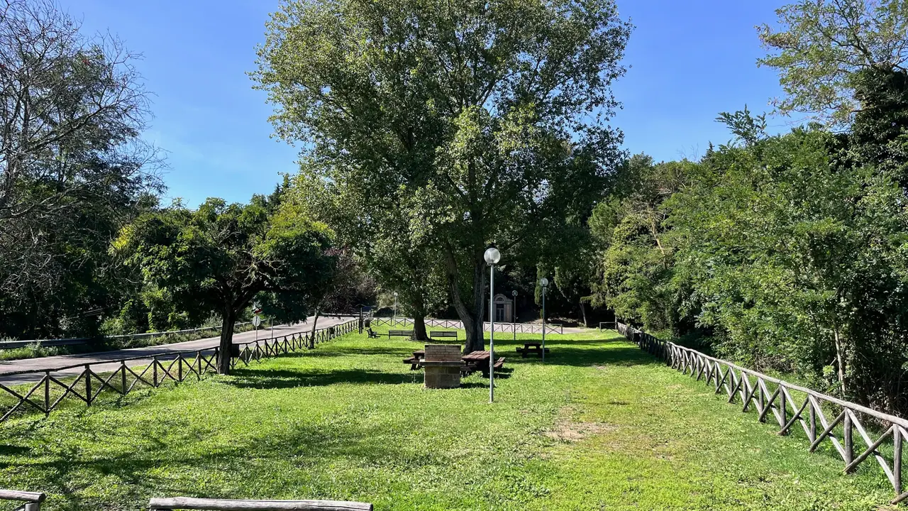 Piknikové místo ve Vetriolu s výhledem do krajiny
